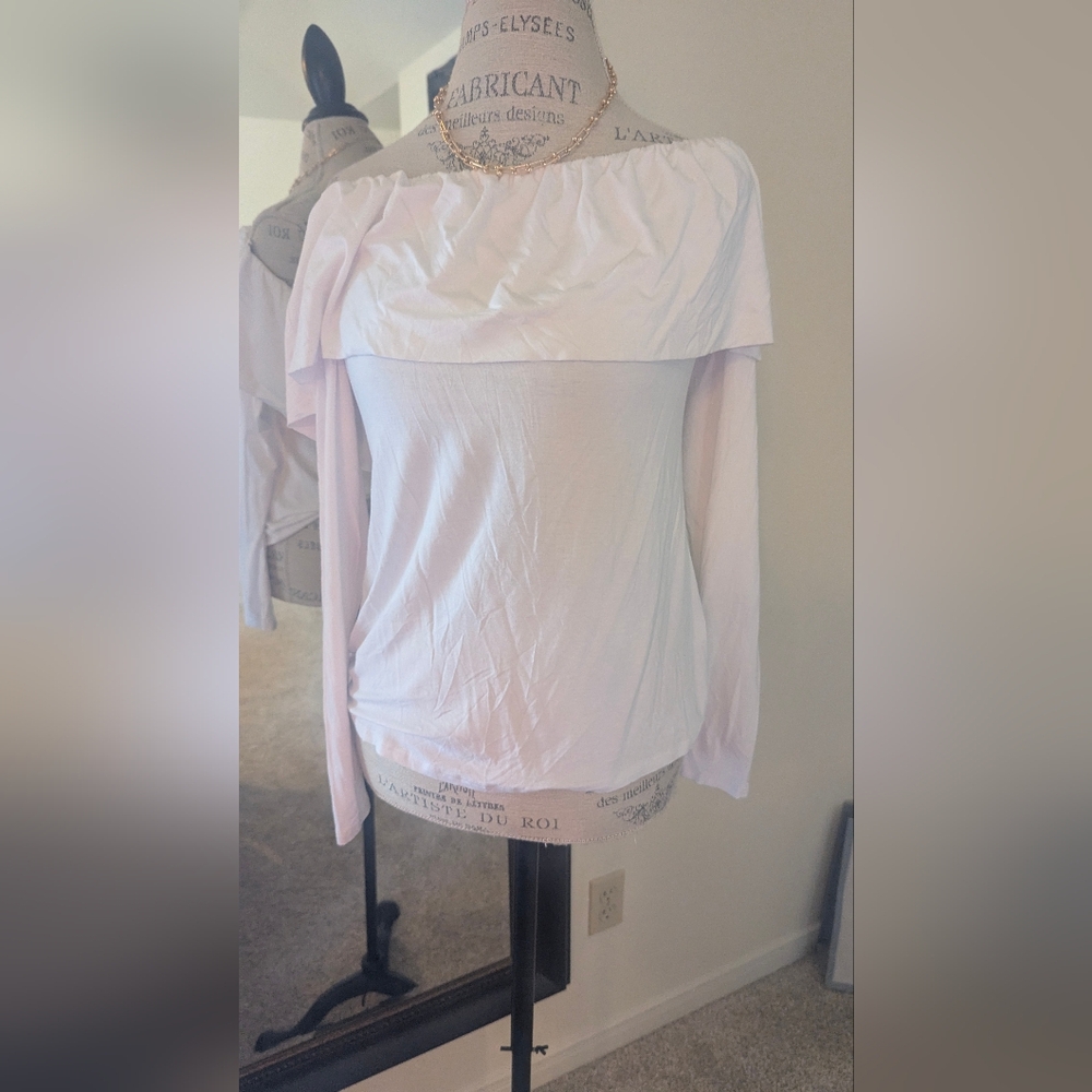 L'ATISTE Elegant Off-Shoulder Blouse in Soft White